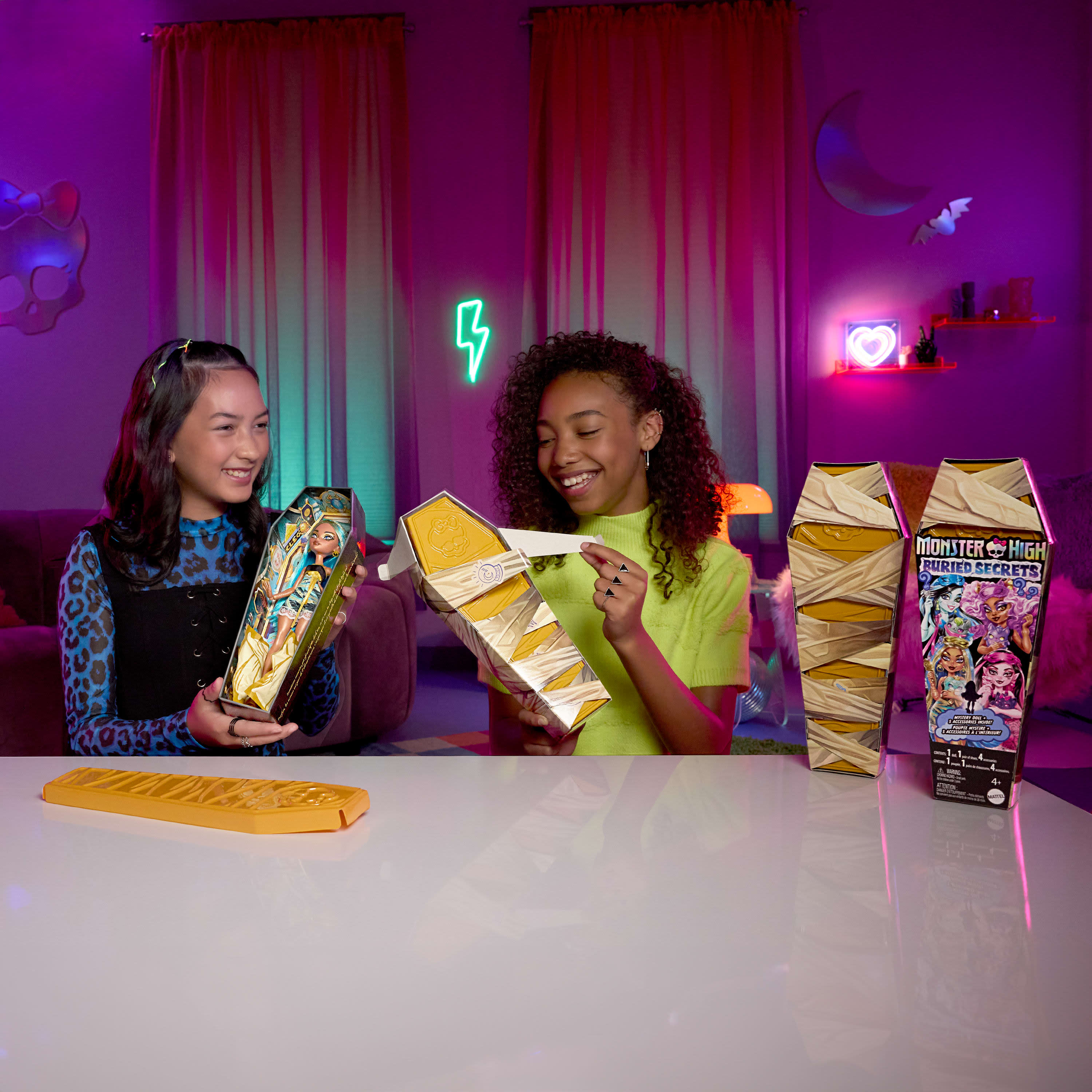 Monster High Buried Secrets: Mystery Doll with Creepover Accessories