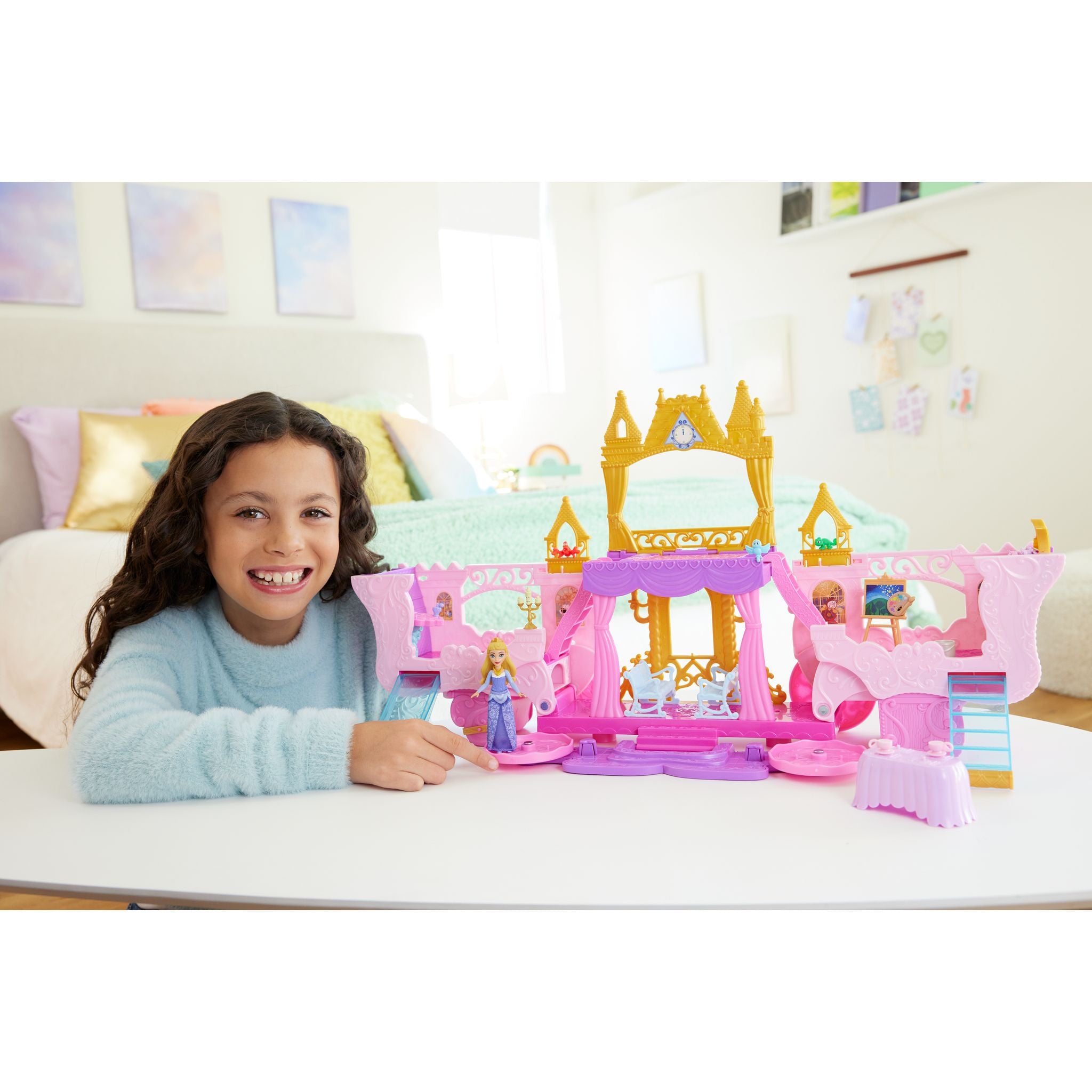 Magical Disney Princess Carriage That Transforms into a Castle Playset
