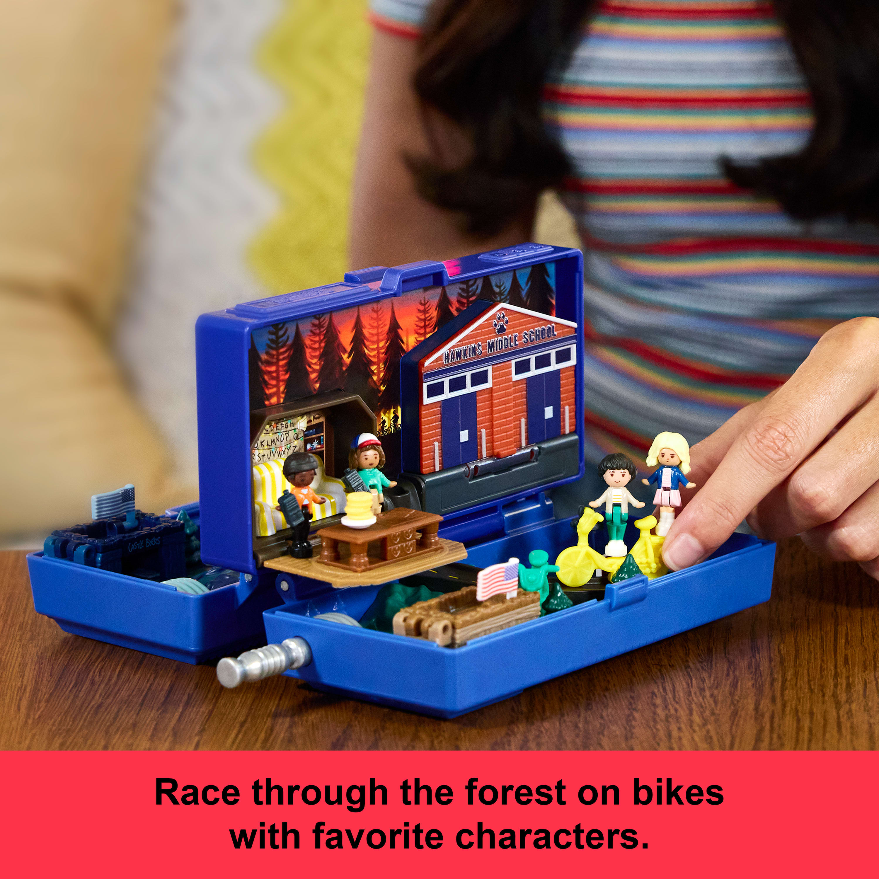 Polly Pocket Stranger Things Dual - Sided Walkie - Talkie - Shaped Compact Set