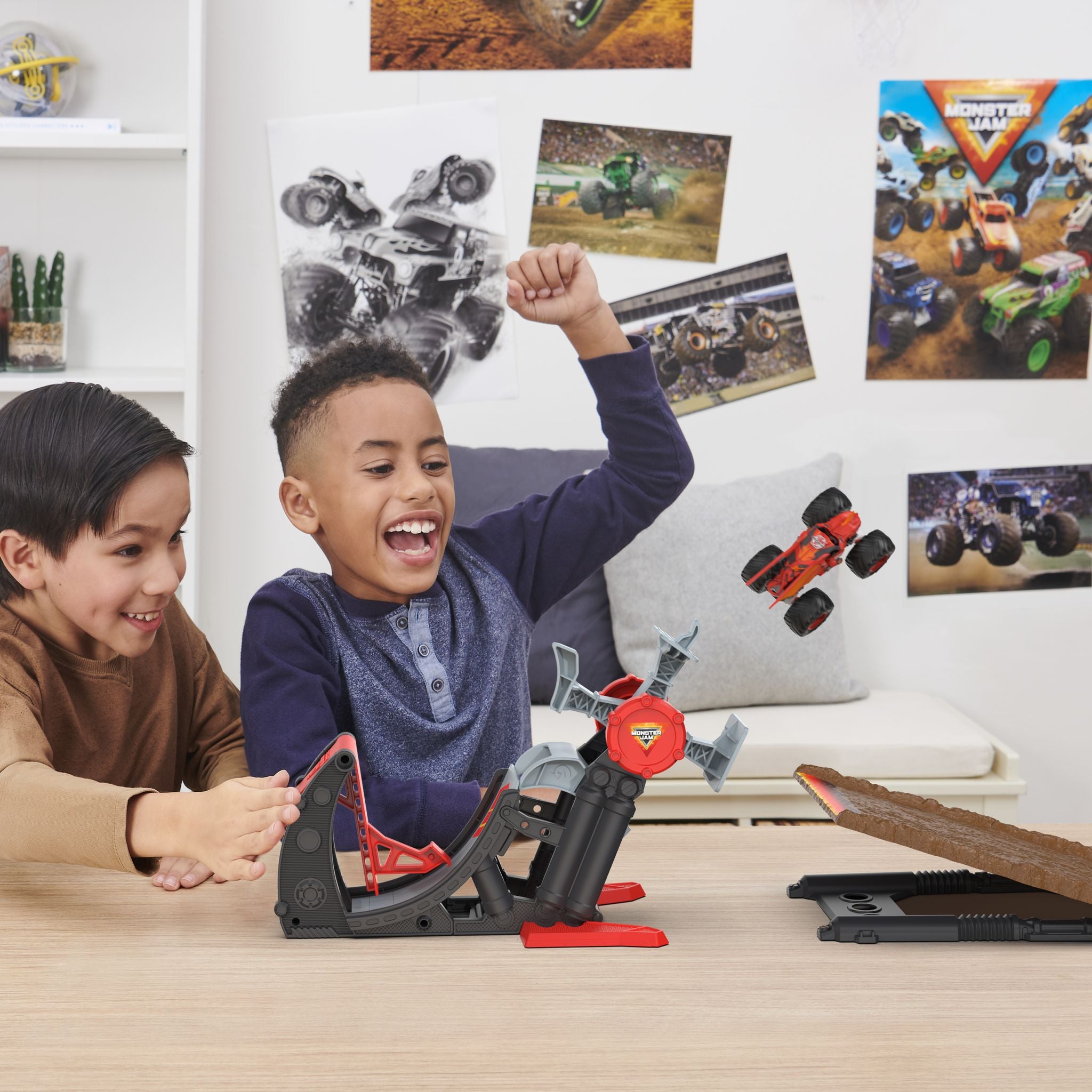 Monster Jam Exclusive Bakugan Dragonoid Stunt Dial Play Set for Kids