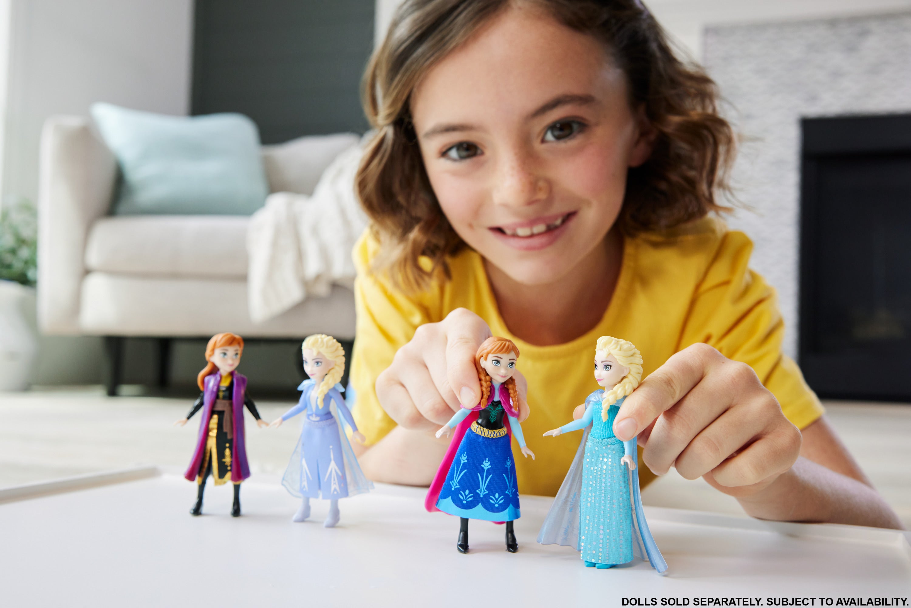 Charming Disney Frozen Small Elsa Doll with Movable Joints