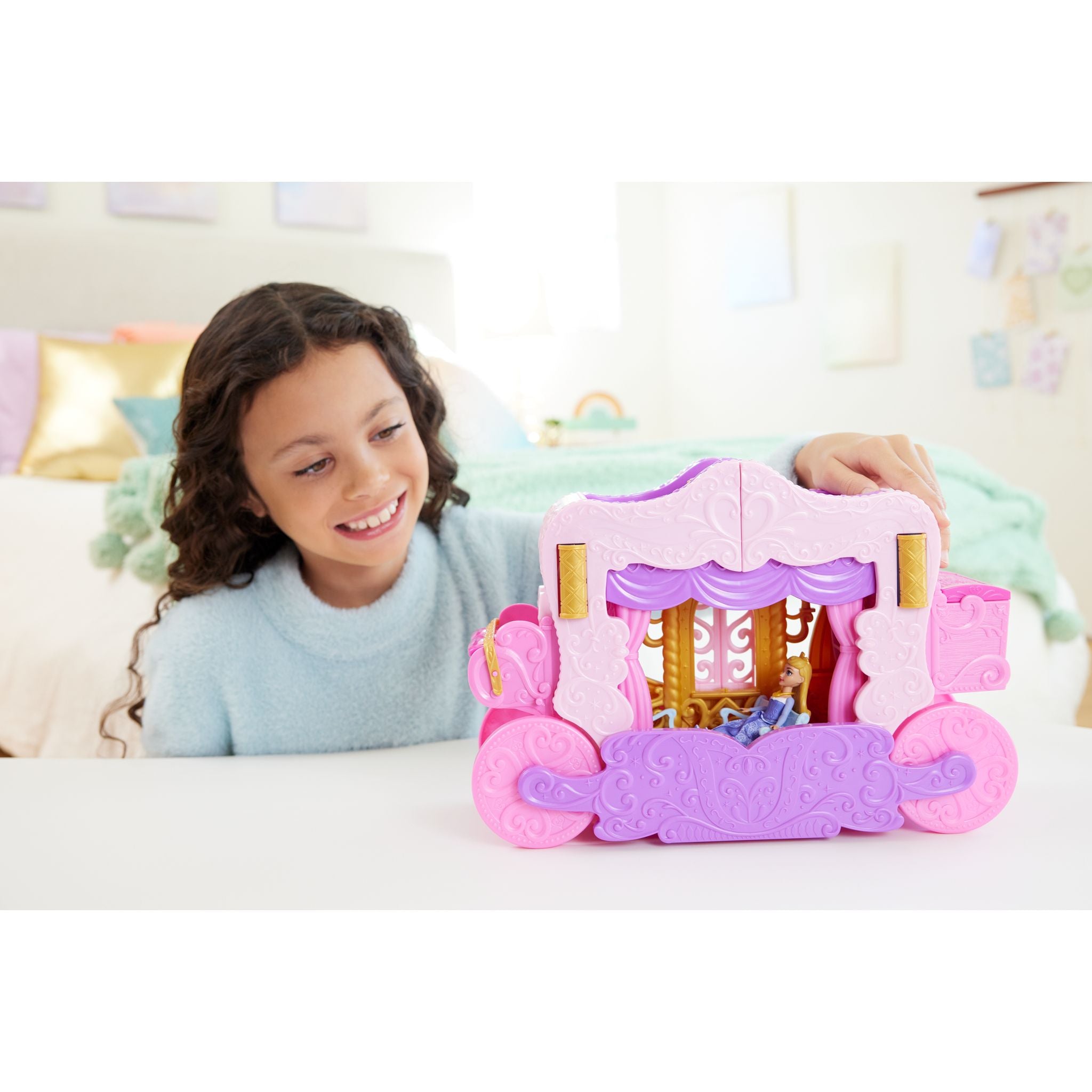 Magical Disney Princess Carriage That Transforms into a Castle Playset