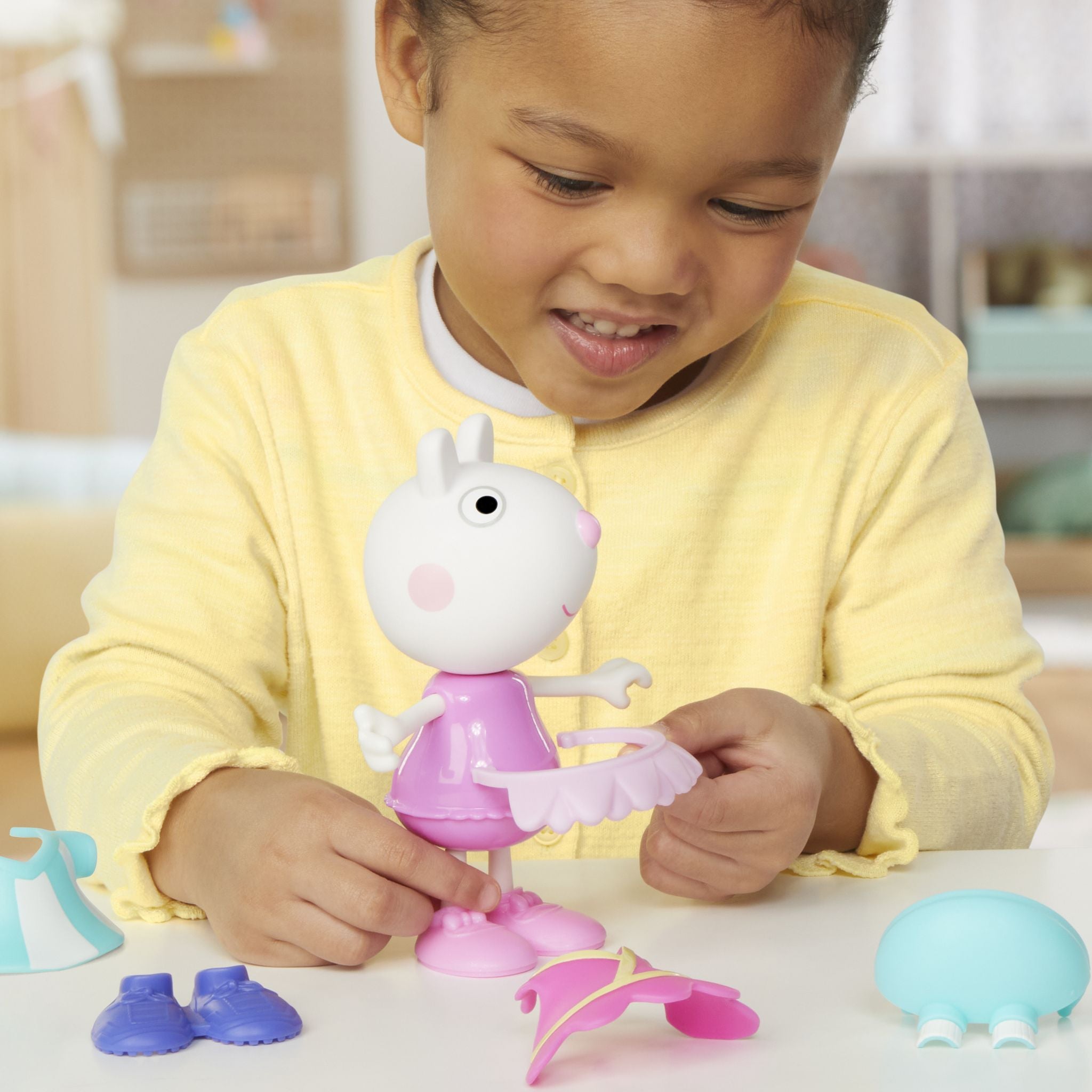 Adorable 6 - Inch Peppa Pig Dress - Up Figure: Suzy Sheep with 6 Fashion Accessories