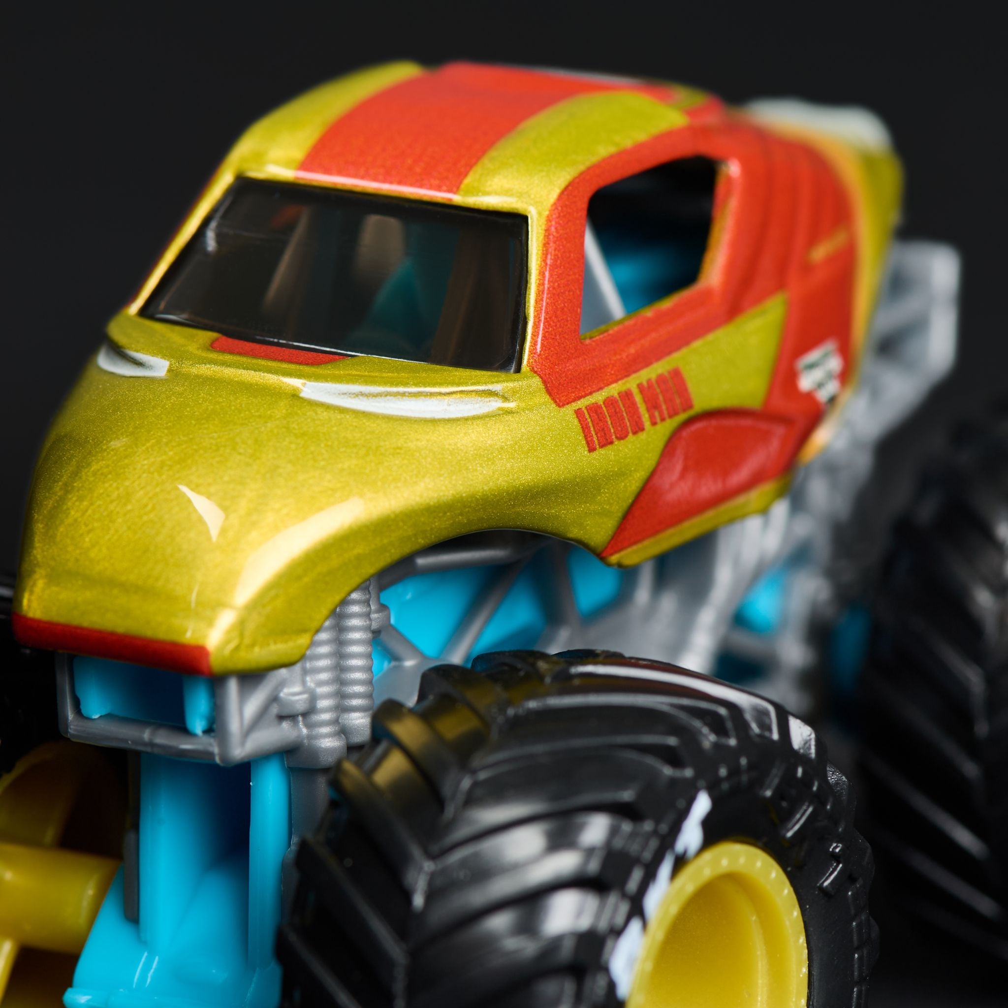 1:64 Scale Monster Jam Marvel 2 - Pack: Iron Man vs War Machine Die - Cast Trucks