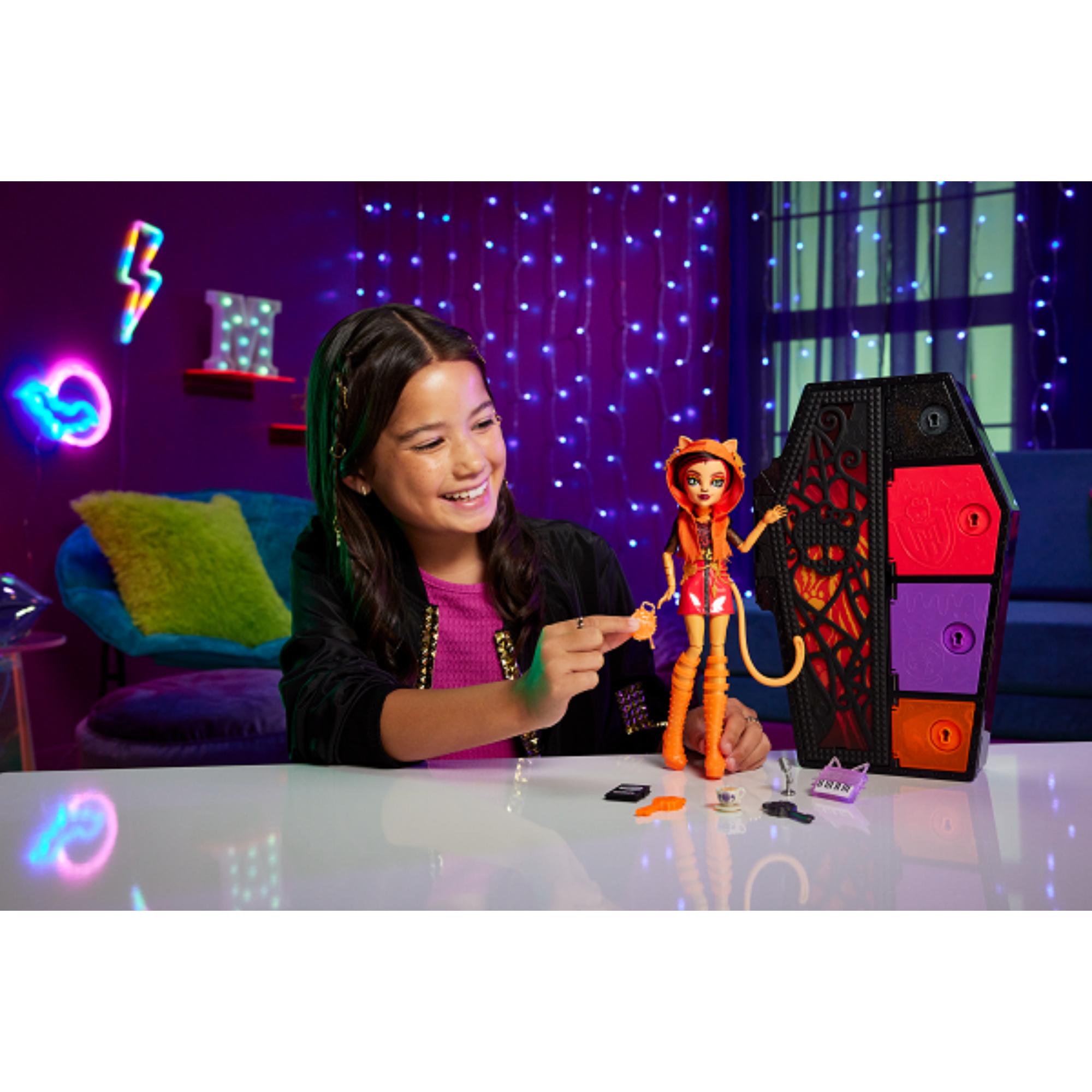 Monster High Skulltimate Secrets Neon Frights Fluorescent Toralei Doll Set