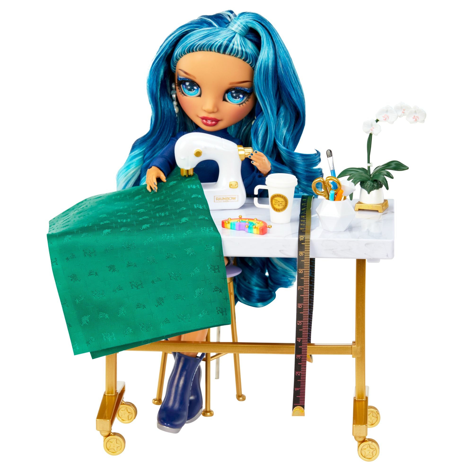 Rainbow High Dreamy Design Fashion Studio Playset with Exclusive Doll