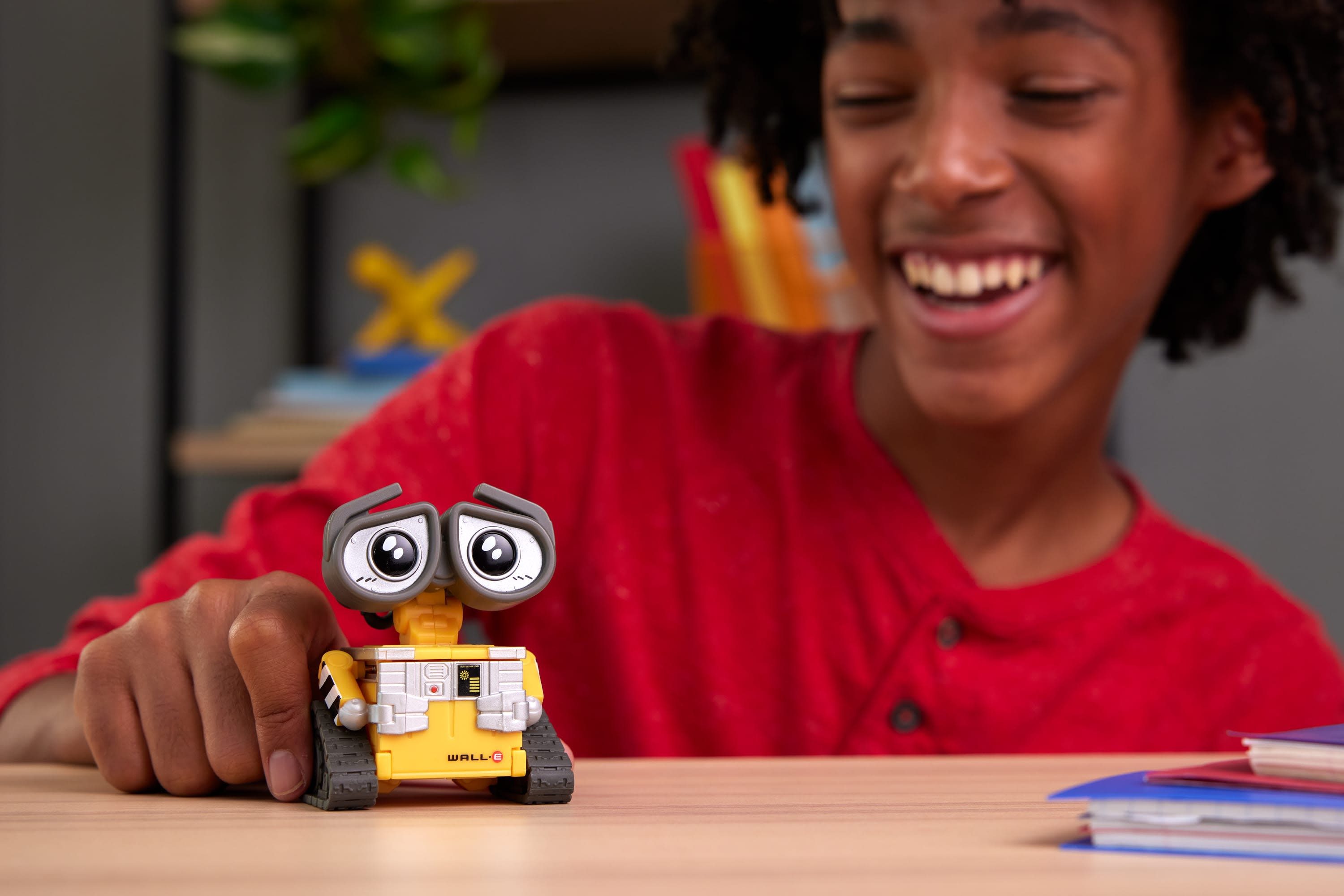 Hot Sale! Disney Pixar Clickable Wall - E Figure for Endless Entertainment