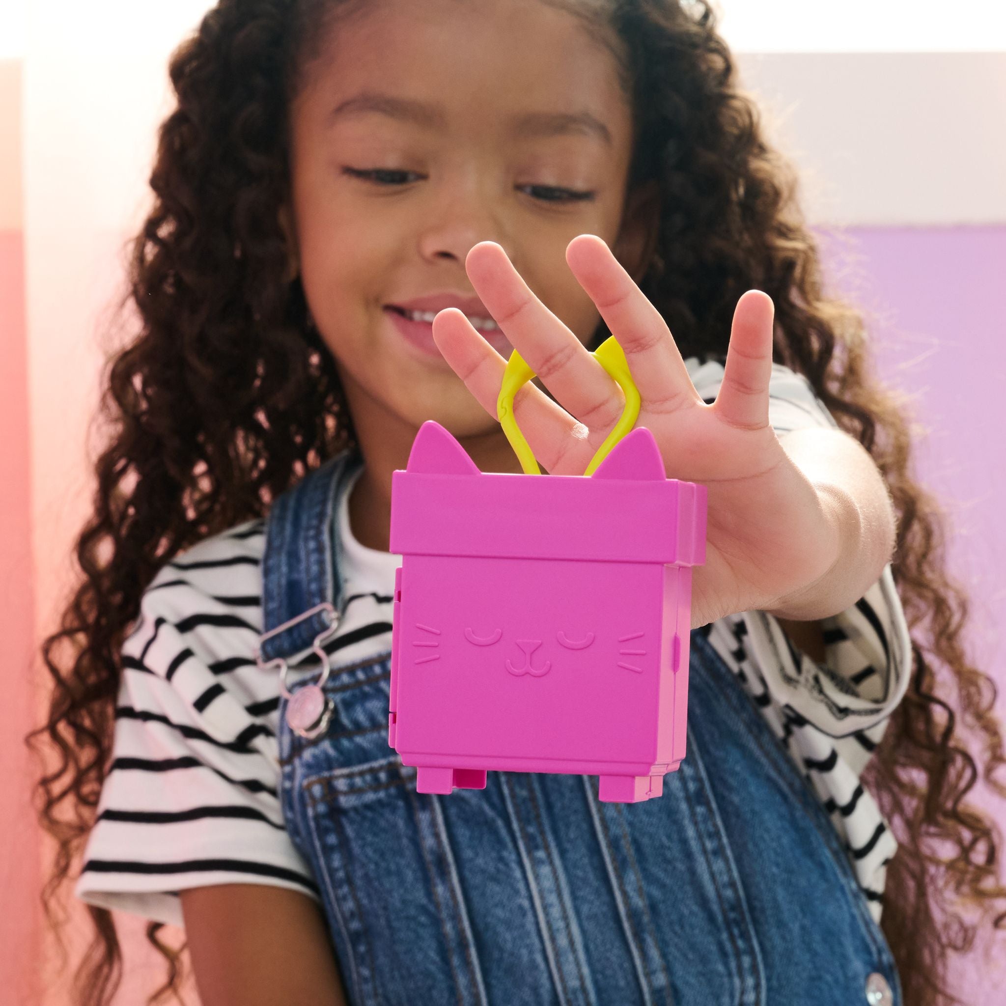 Gabby's Dollhouse Kitty Fairy Clip-On Mini Playset for On-the-Go Fun