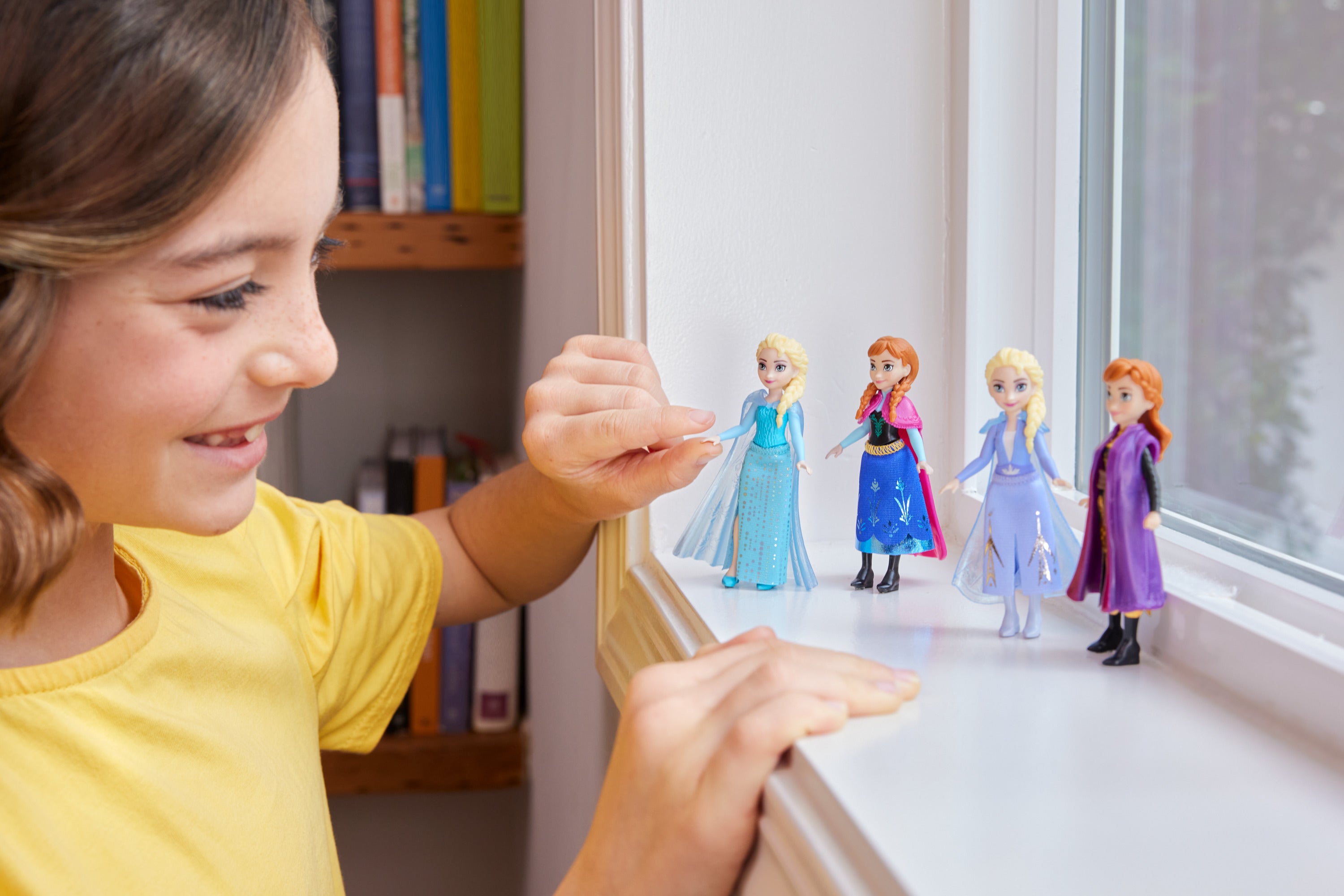 Charming Disney Frozen Small Elsa Doll with Movable Joints