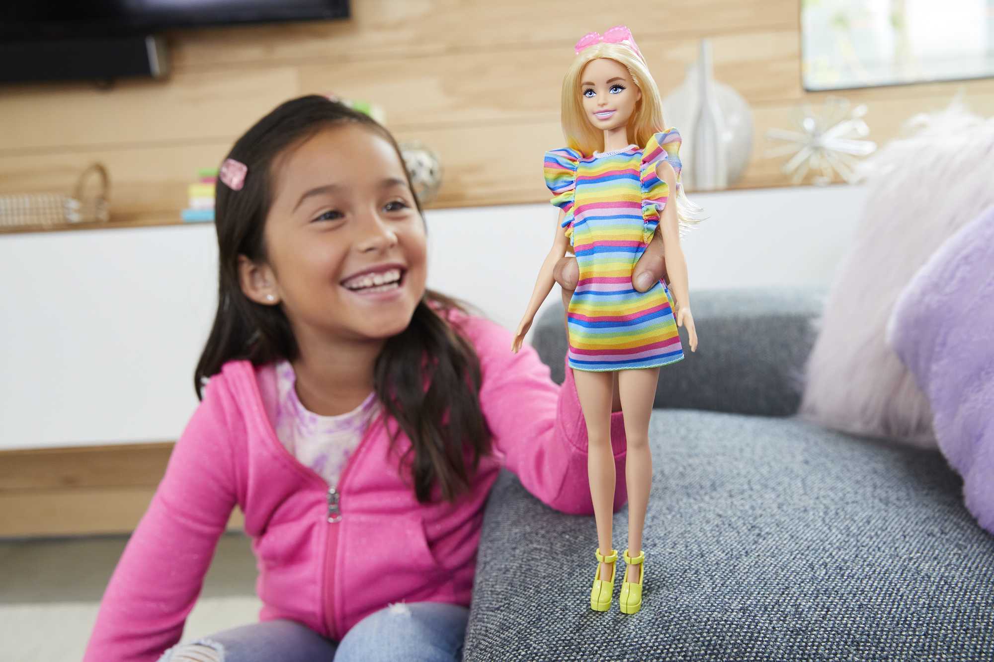 Hot Barbie Fashionistas Doll #197 - Ideal Gift for Fashion - Loving Kids