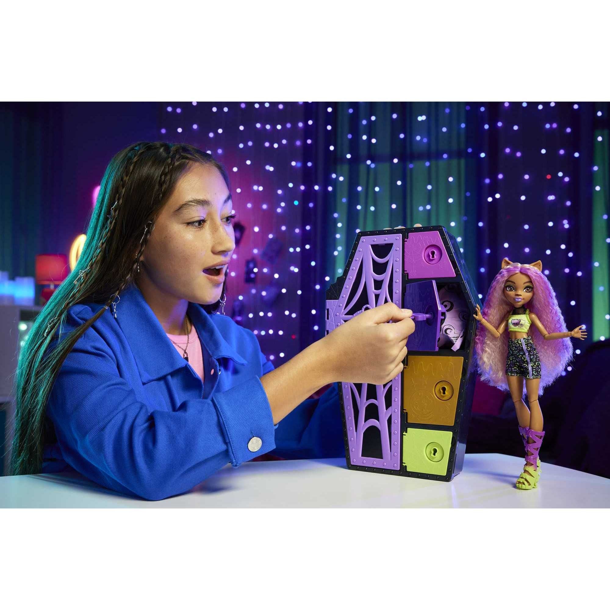 Monster High Skulltimate Secrets - Clawdeen Wolf Articulated Fashion Doll