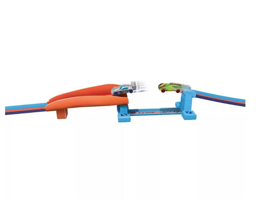 Hot Wheels Ultra Hots: Amazing Downhill Loop Jump Track Set