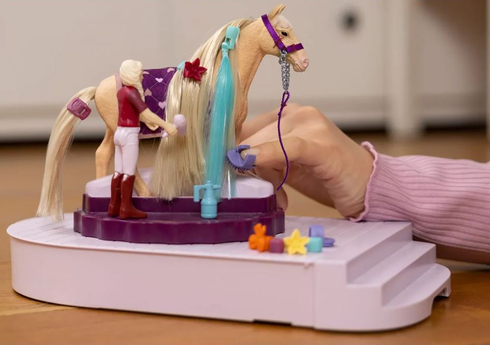 Schleich Deluxe Horse Grooming Station Set with Styling Accessories