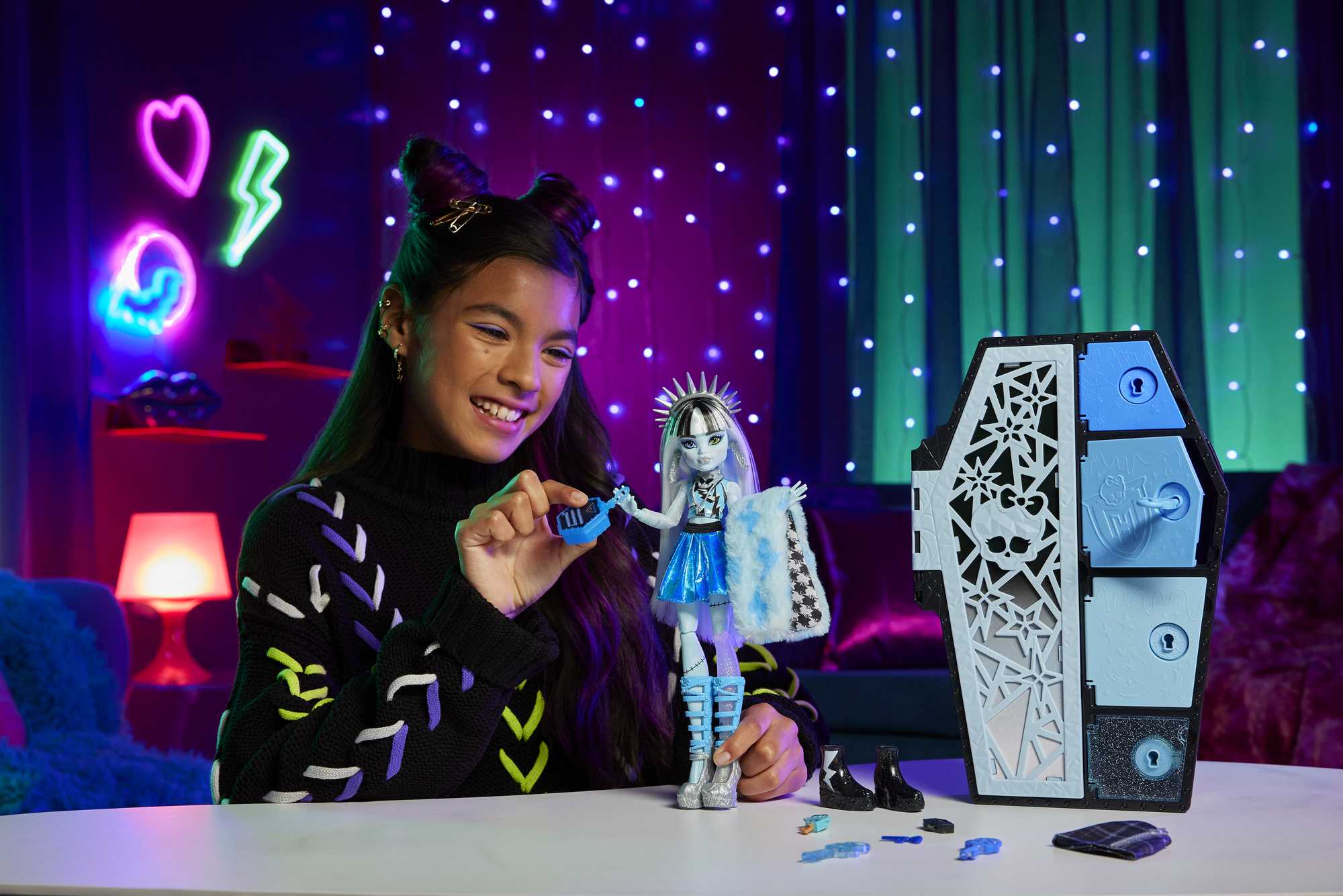 Monster High Skulltimate Secrets Series 2 Fearidescent - Frankie Special Edition
