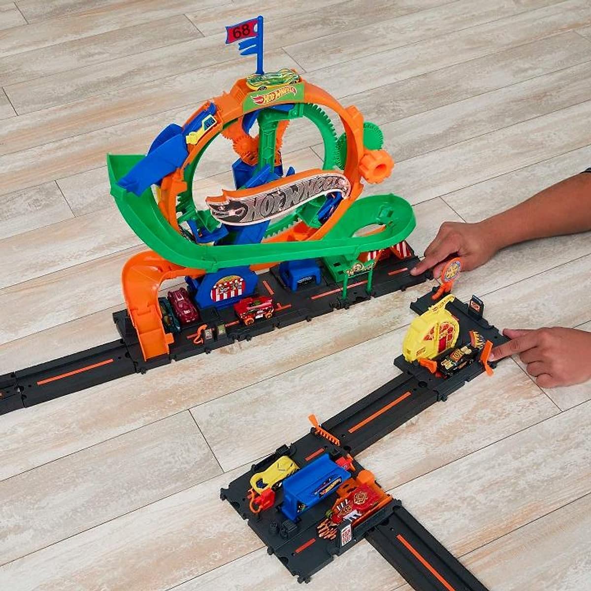 Hot Wheels City Ferris Wheel Whirl - Fun Carnival Playset