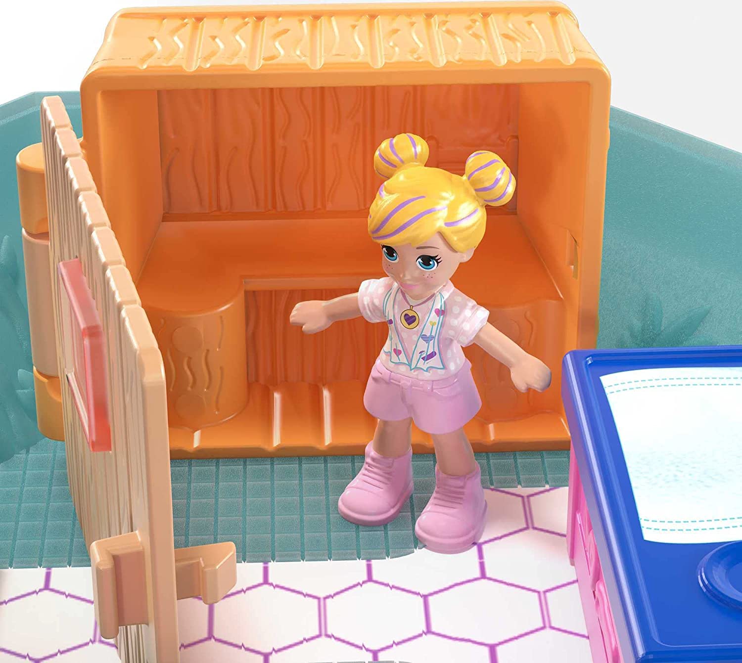 Hot Sale! Polly Pocket Big Pocket World Spa Compact with Pampering Perfume Feature