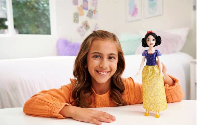 Disney Princess Fashionable Poseable Snow White Doll