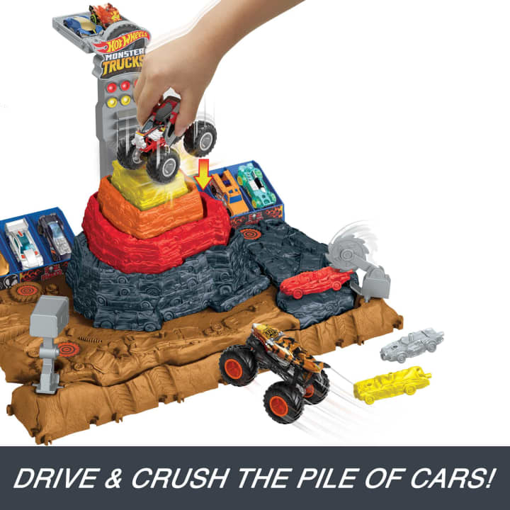 Hot Wheels Monster Truck Arena Smashers: Bone Shaker Ultimate Crush Yard Playset - Epic Fun!