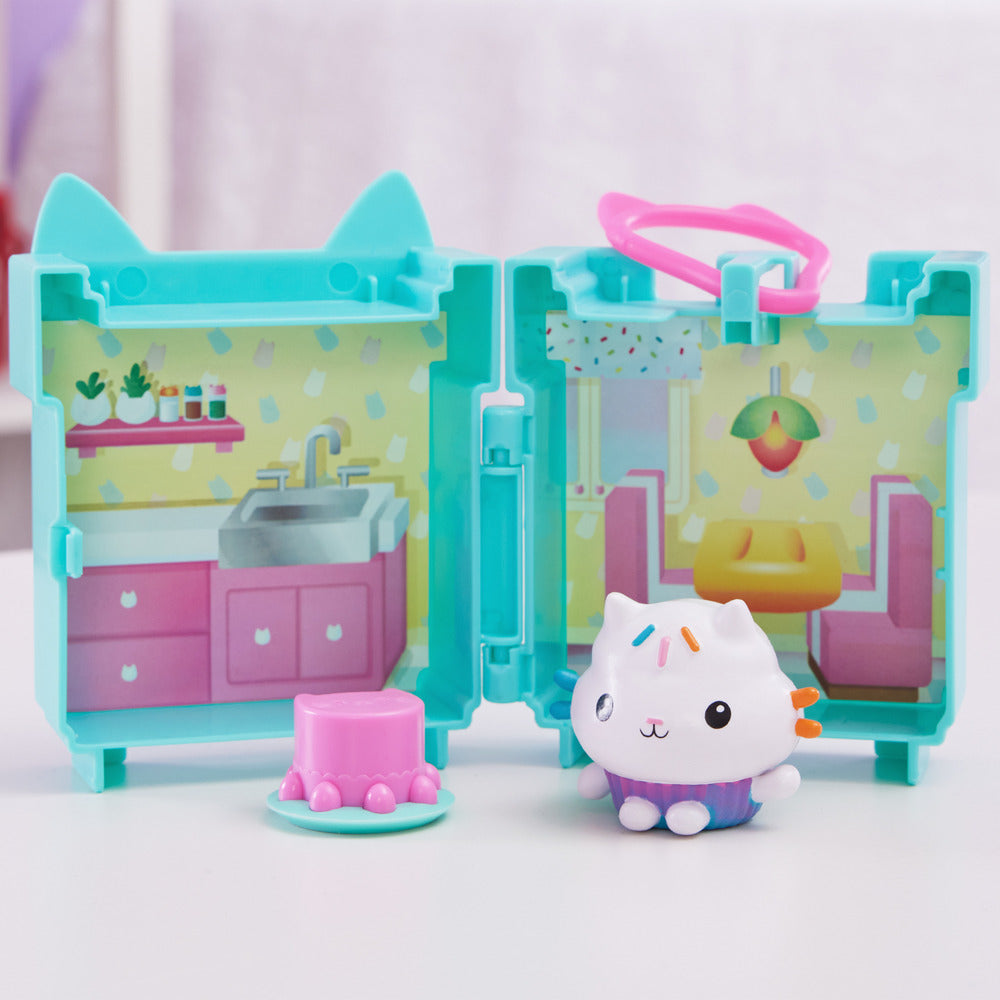 Gabby's Dollhouse Clip-On Playset: Cakey - Portable Fun!