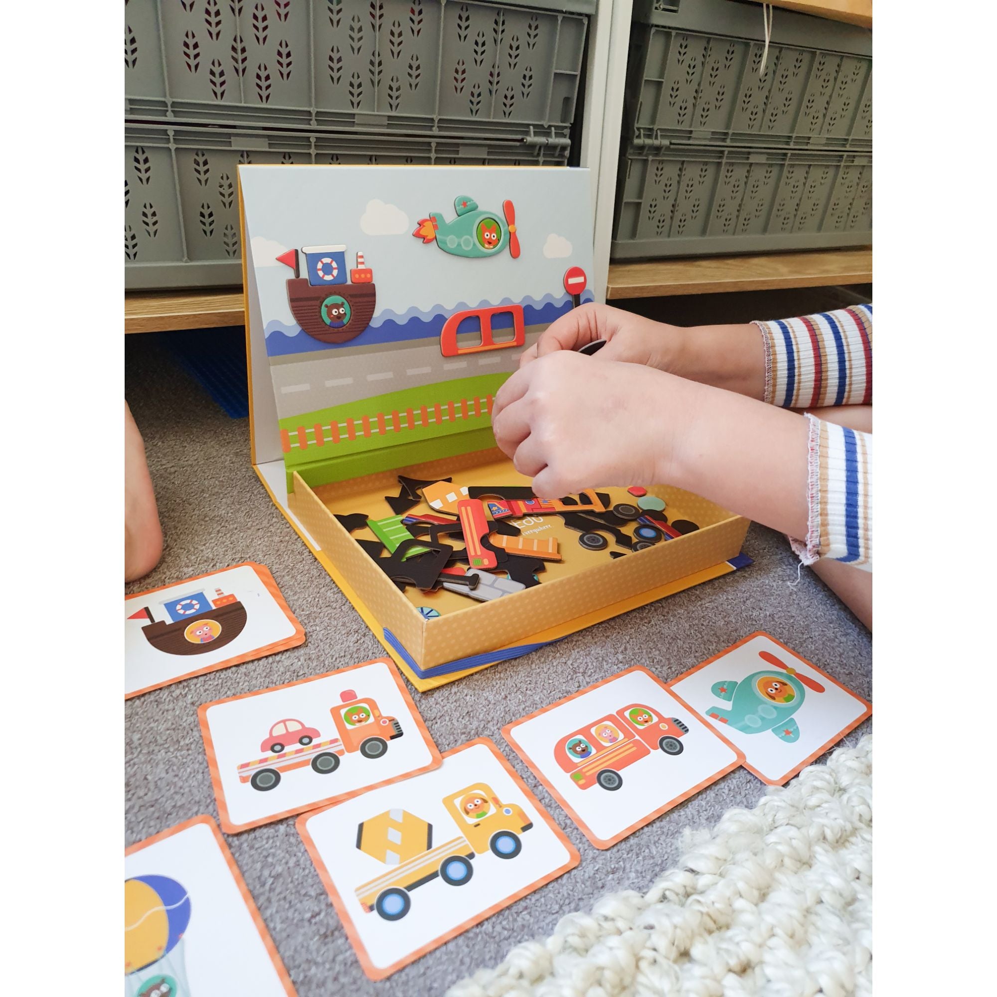 MierEdu Portable Educational Magnetic Art Case for Vehicles - Ideal for Kids