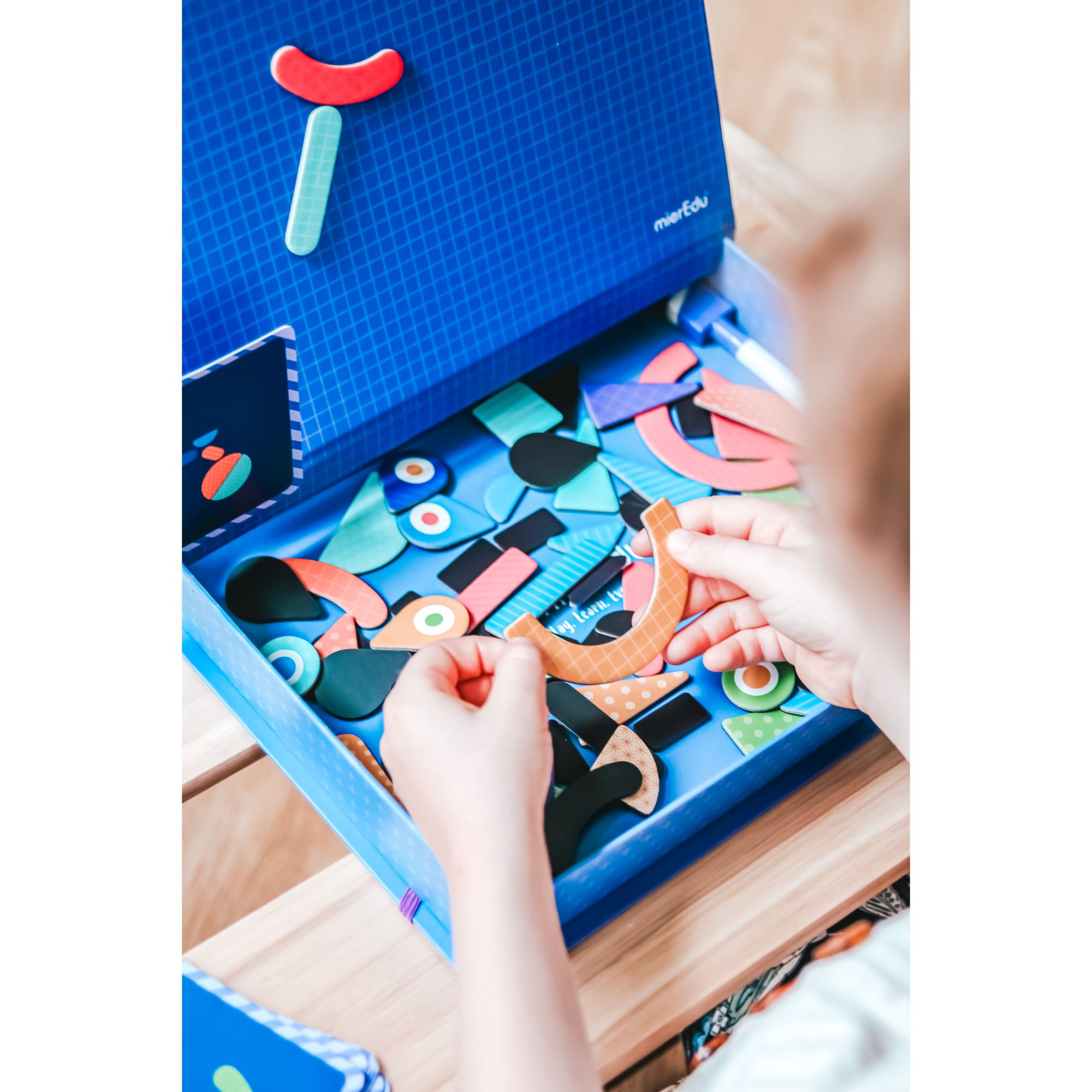Portable MierEdu Educational Magnetic Art Case with Shapes for Kids