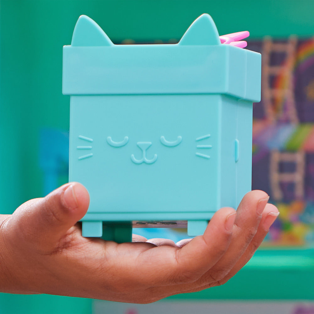 Gabby's Dollhouse Clip-On Playset: Cakey - Portable Fun!