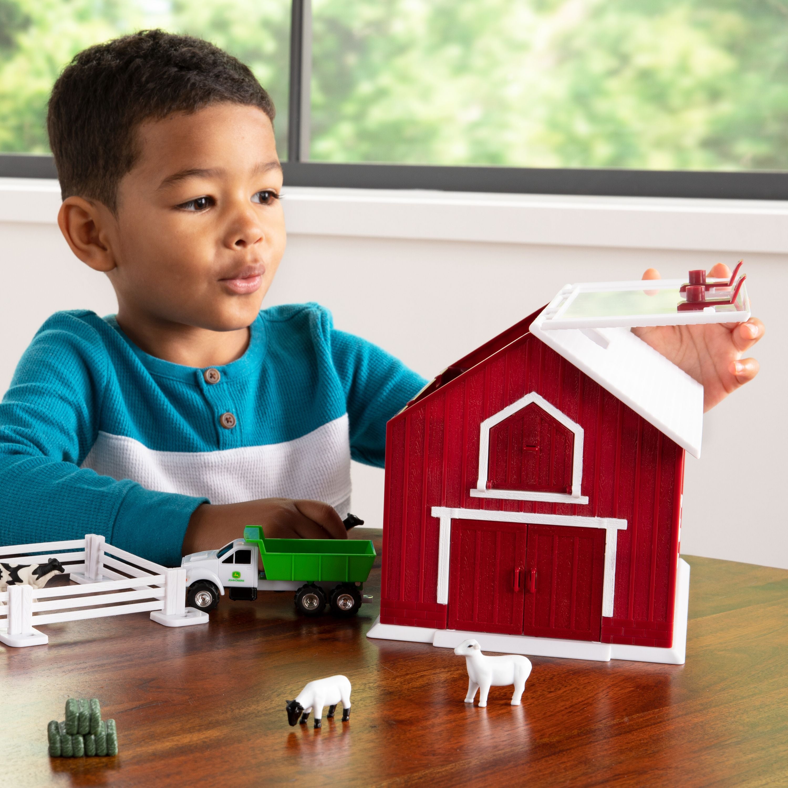 Hot! John Deere 24-Piece 1:64 Red Barn Playset