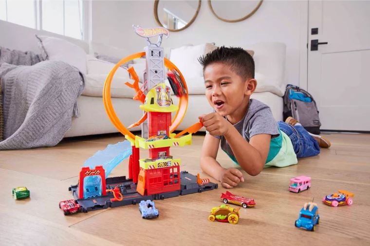 Hot Wheels City Super Fire Station Playset - Fun Kids' Toy with Adjustable Loop and More
